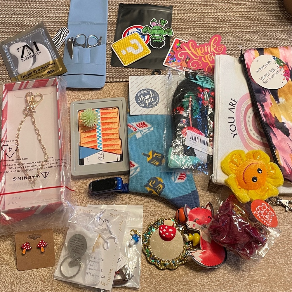 Sellers lot of gifts free bundle items